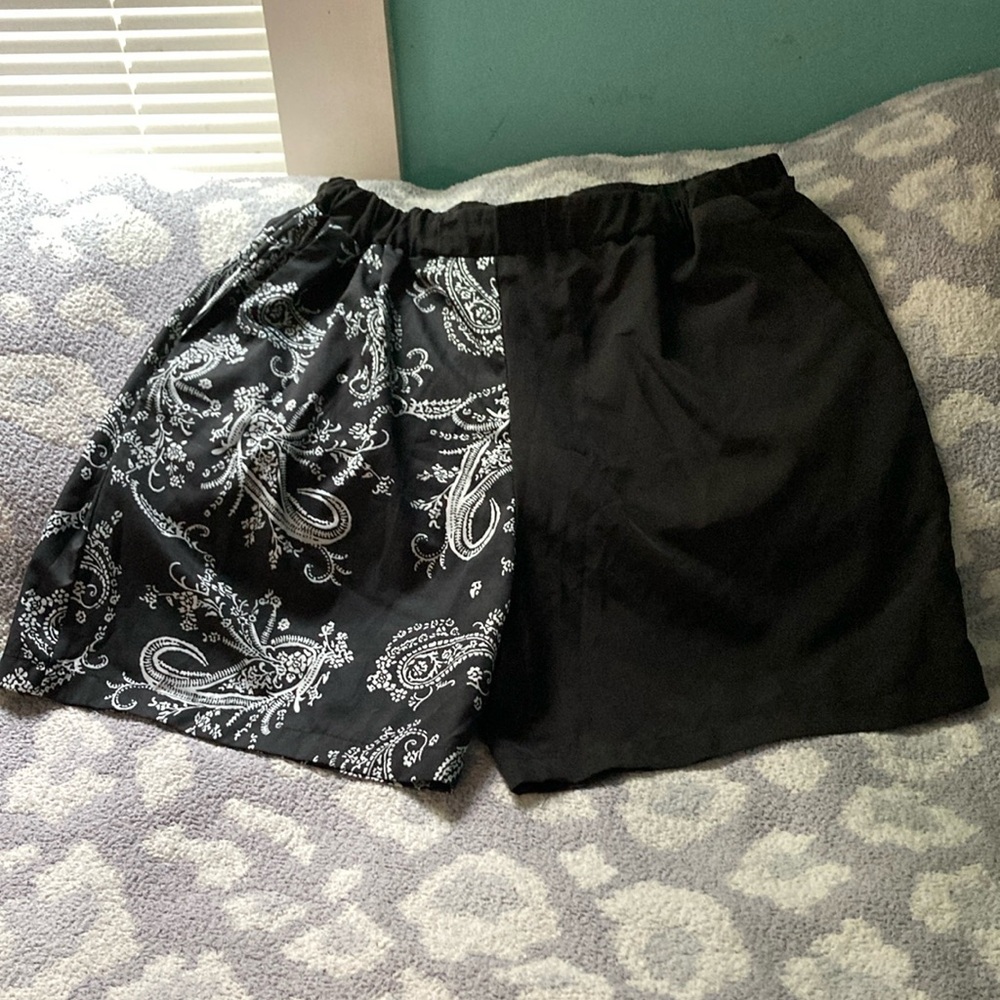 Unknown brand | Black and White swim trunks with design